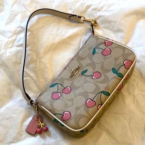 Coach Nolita 🍒